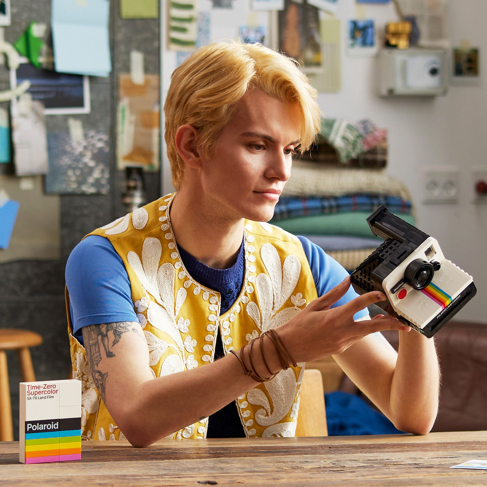 LEGO Ideas Polaroid OneStep SX-70 Camera 21345 - Image 4