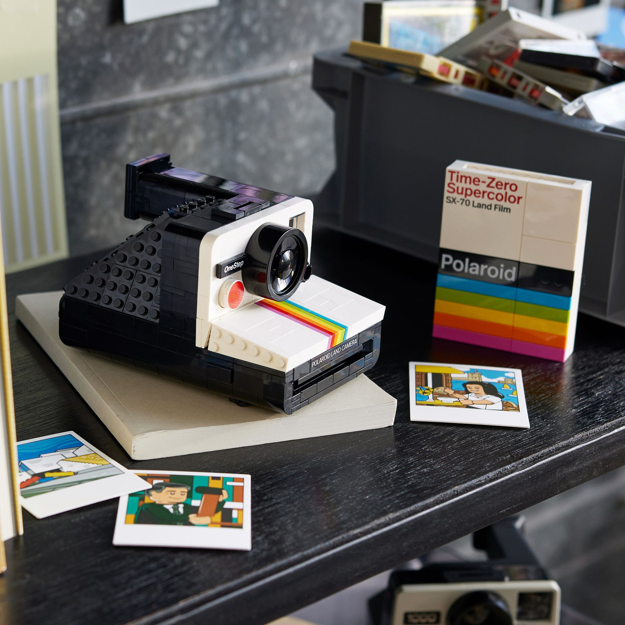 LEGO Ideas Polaroid OneStep SX-70 Camera 21345 - Image 5