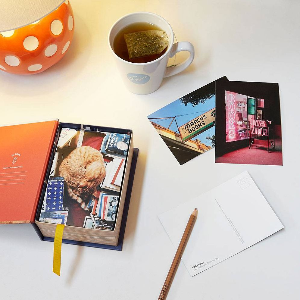 This Is My Bookstore: 100 Postcards of Beautiful Shops around the World - Image 3